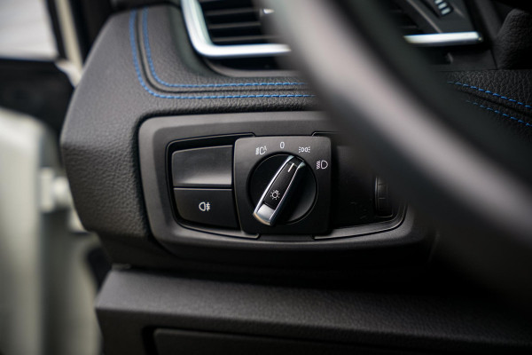 BMW 2 Serie Active Tourer 225xe iPerformance High Executive M Pakket Camera Pano HUD Clima Cruise Leer 17"LM