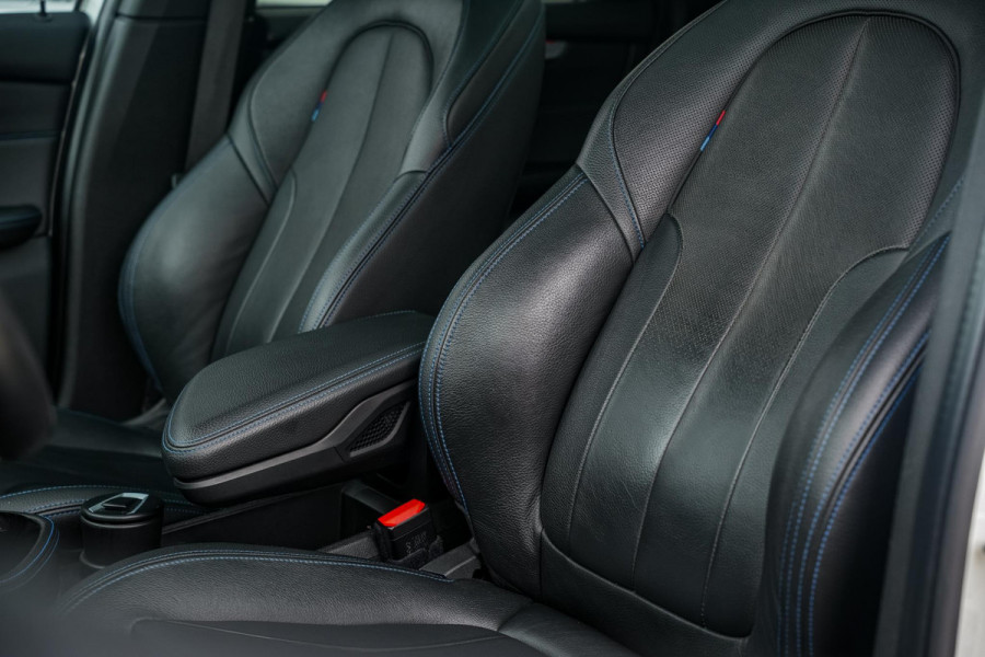 BMW 2 Serie Active Tourer 225xe iPerformance High Executive M Pakket Camera Pano HUD Clima Cruise Leer 17"LM