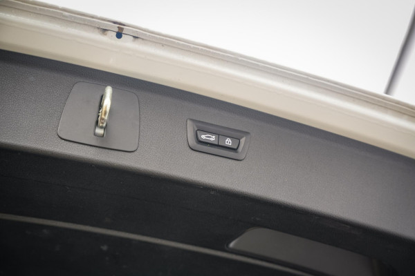 BMW 2 Serie Active Tourer 225xe iPerformance High Executive M Pakket Camera Pano HUD Clima Cruise Leer 17"LM