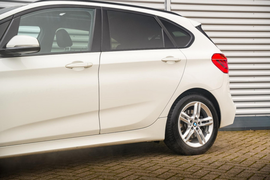 BMW 2 Serie Active Tourer 225xe iPerformance High Executive M Pakket Camera Pano HUD Clima Cruise Leer 17"LM