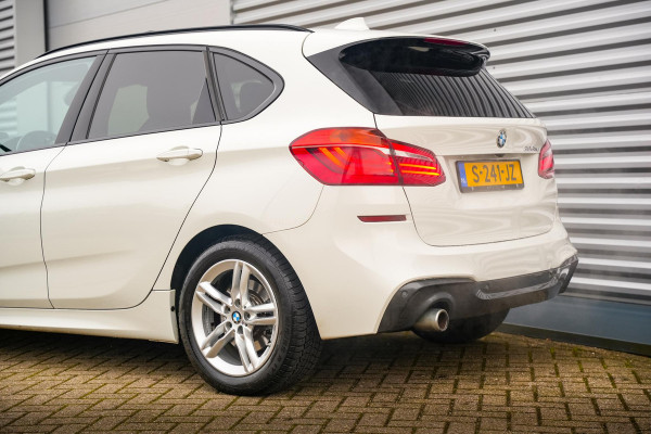 BMW 2 Serie Active Tourer 225xe iPerformance High Executive M Pakket Camera Pano HUD Clima Cruise Leer 17"LM