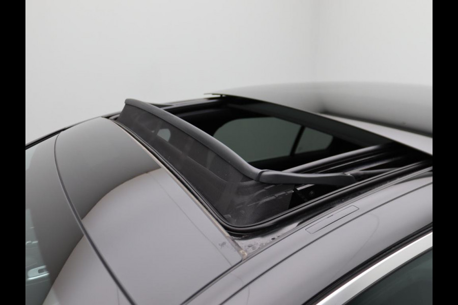 Mercedes-Benz E-Klasse 300 e AMG Plug-In Hybride AMG Line | Panorama Schuif-Kanteldak | Widescreen Dashboard | Burmester® 4D surround sound system | Digil Licht. Inclusief 24 maanden MB Certified garantie voor Europa.