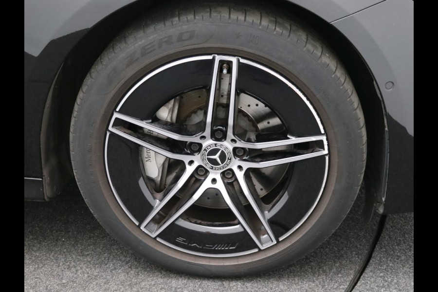 Mercedes-Benz E-Klasse 300 e AMG Plug-In Hybride AMG Line | Panorama Schuif-Kanteldak | Widescreen Dashboard | Burmester® 4D surround sound system | Digil Licht. Inclusief 24 maanden MB Certified garantie voor Europa.