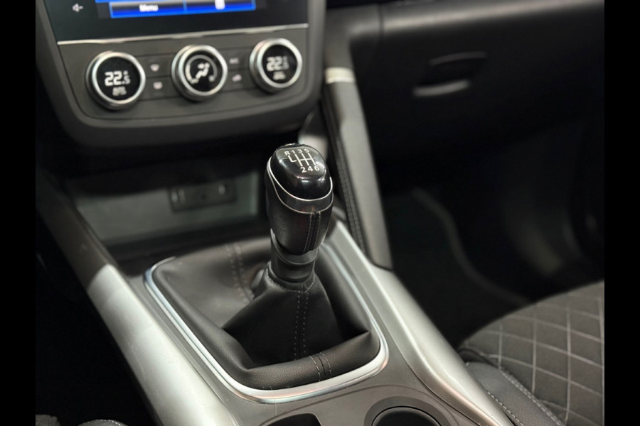 Renault Kadjar 1.3 TCe Intens | Pano | Trekhaak | Sportstoelen | BOSE | 19' inch | Stoelverwarming | LED | DAB Radio | Keyless