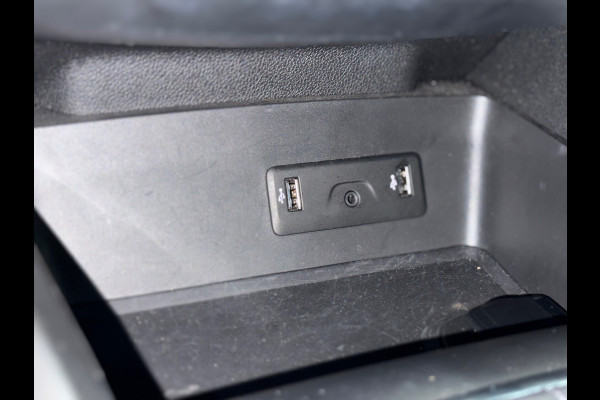 Renault Kadjar 1.3 TCe Intens | Pano | Trekhaak | Sportstoelen | BOSE | 19' inch | Stoelverwarming | LED | DAB Radio | Keyless