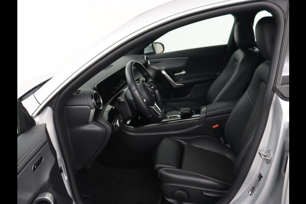 Mercedes-Benz CLA-Klasse Shooting Brake 180 Business Solution | Stoelverwarming | Carplay | Camera | Half leder | Widescreen | Dodehoek detectie | Navigatie | Park Assist