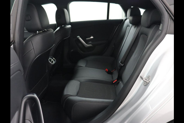 Mercedes-Benz CLA-Klasse Shooting Brake 180 Business Solution | Stoelverwarming | Carplay | Camera | Half leder | Widescreen | Dodehoek detectie | Navigatie | Park Assist
