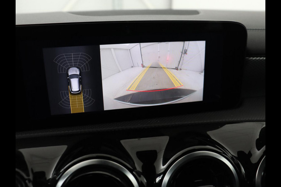 Mercedes-Benz CLA-Klasse Shooting Brake 180 Business Solution | Stoelverwarming | Carplay | Camera | Half leder | Widescreen | Dodehoek detectie | Navigatie | Park Assist