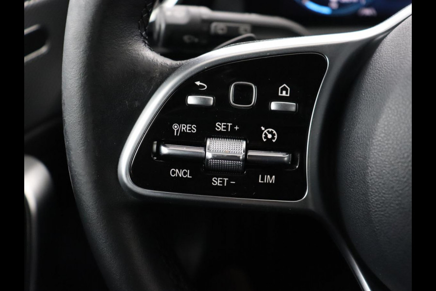 Mercedes-Benz CLA-Klasse Shooting Brake 180 Business Solution | Stoelverwarming | Carplay | Camera | Half leder | Widescreen | Dodehoek detectie | Navigatie | Park Assist