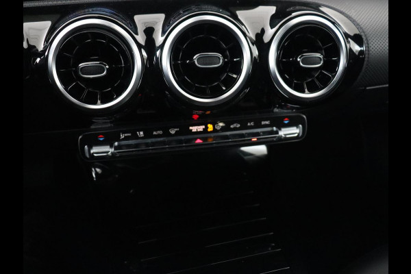 Mercedes-Benz CLA-Klasse Shooting Brake 180 Business Solution | Stoelverwarming | Carplay | Camera | Half leder | Widescreen | Dodehoek detectie | Navigatie | Park Assist
