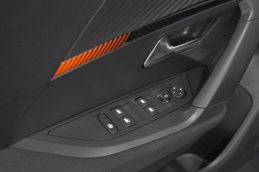 Peugeot 2008 PureTech 130 Active Pack | Trekhaak | Camera | Navigatie | Parkeersensoren | Apple Carplay
