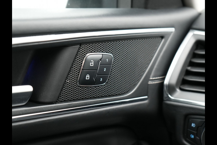 Ford S-Max 2.0 Vignale 7 Persoons 241pk Dealer O.H. | Panodak | Adaptive Cruise | 360 Camera | Lederen Comfortstoelen Memory & Verwarmd | Apple Carplay | Stuur Verwarmd | Keyless | Sfeerverlichting | Blis | Navigatie | DAB |