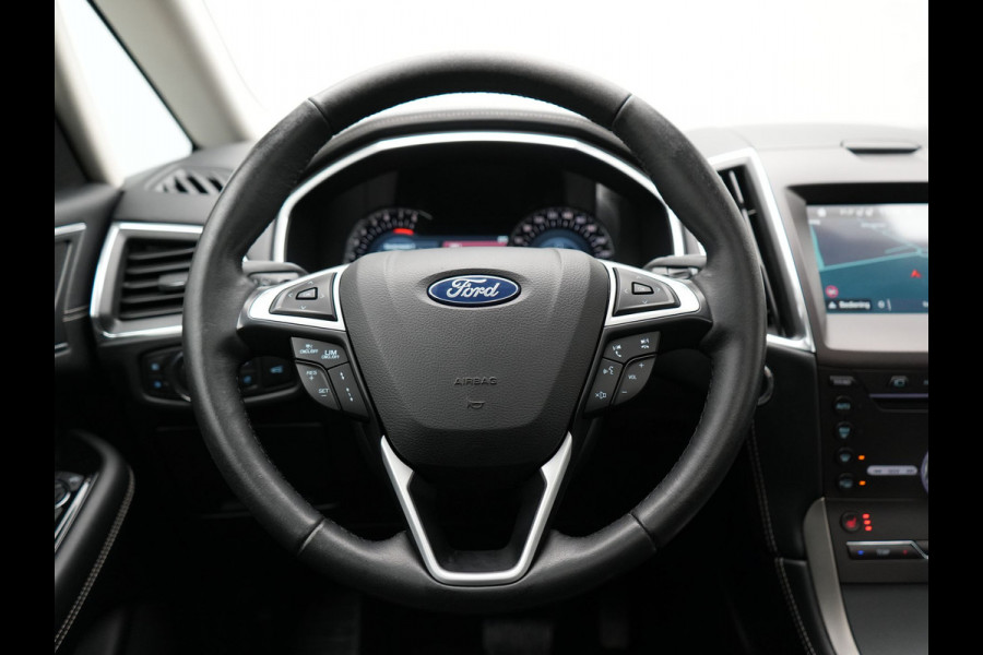 Ford S-Max 2.0 Vignale 7 Persoons 241pk Dealer O.H. | Panodak | Adaptive Cruise | 360 Camera | Lederen Comfortstoelen Memory & Verwarmd | Apple Carplay | Stuur Verwarmd | Keyless | Sfeerverlichting | Blis | Navigatie | DAB |