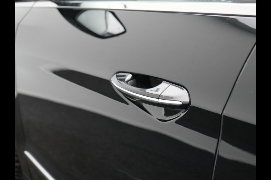 Ford S-Max 2.0 Vignale 7 Persoons 241pk Dealer O.H. | Panodak | Adaptive Cruise | 360 Camera | Lederen Comfortstoelen Memory & Verwarmd | Apple Carplay | Stuur Verwarmd | Keyless | Sfeerverlichting | Blis | Navigatie | DAB |