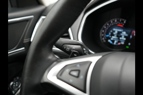 Ford S-Max 2.0 Vignale 7 Persoons 241pk Dealer O.H. | Panodak | Adaptive Cruise | 360 Camera | Lederen Comfortstoelen Memory & Verwarmd | Apple Carplay | Stuur Verwarmd | Keyless | Sfeerverlichting | Blis | Navigatie | DAB |