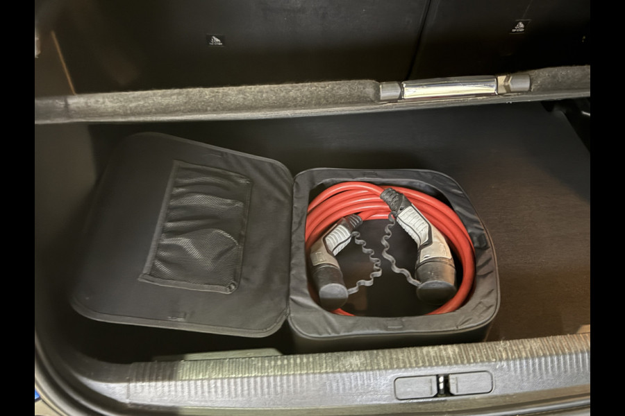 Peugeot e-2008 EV GT 50 kWh | Camera | Andriod Auto | Stoelverwarming