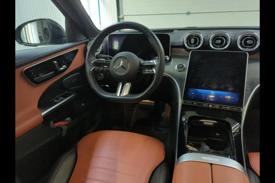 Mercedes-Benz C-Klasse Estate 180 AMG Line Full Options NL Auto (€ 69.167 New!) Panoramadak Burmester Audio Achterasbesturing Digital LED Koplamp Ambiente Premium Plus Pack Leder HUD Display Night Pack
