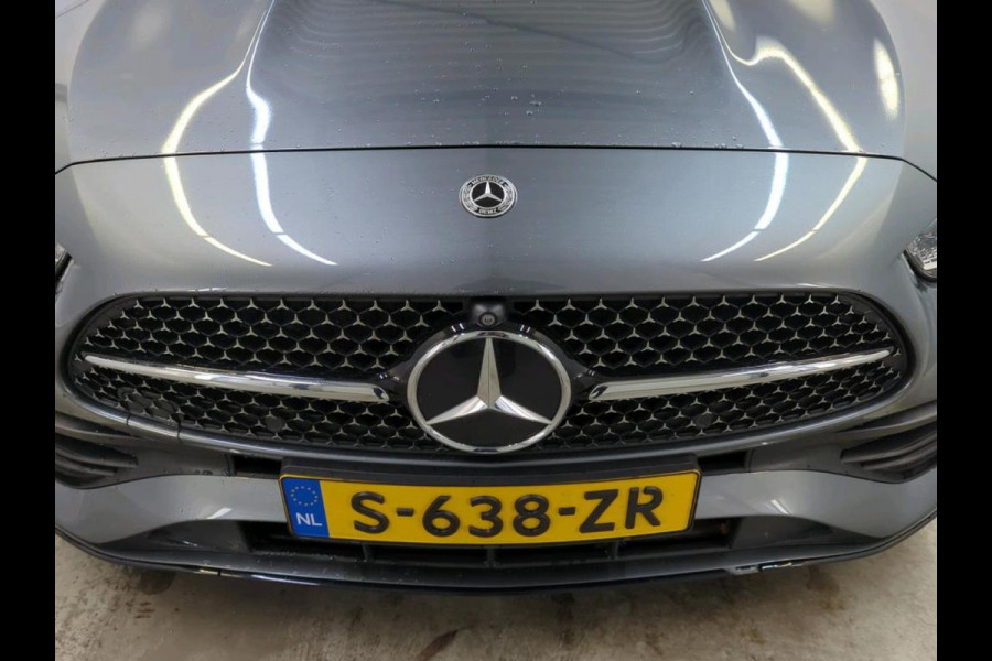 Mercedes-Benz C-Klasse Estate 180 AMG Line Full Options NL Auto (€ 69.167 New!) Panoramadak Burmester Audio Achterasbesturing Digital LED Koplamp Ambiente Premium Plus Pack Leder HUD Display Night Pack