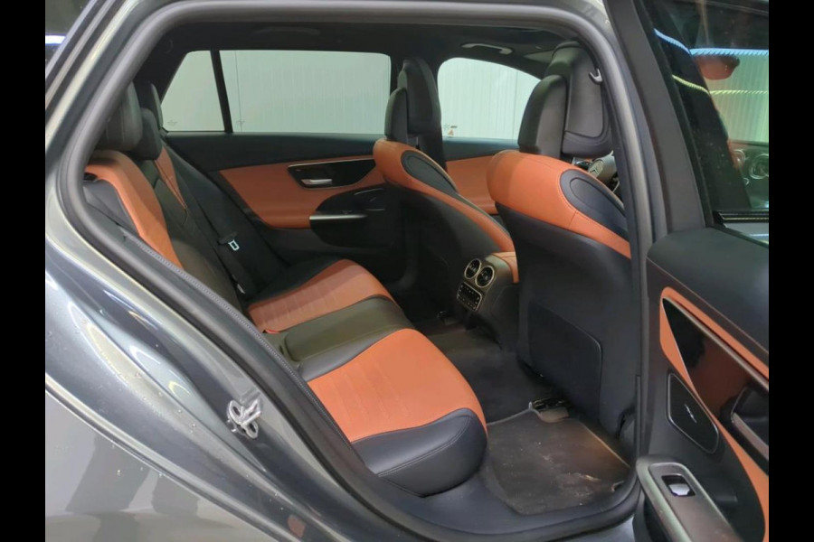 Mercedes-Benz C-Klasse Estate 180 AMG Line Full Options NL Auto (€ 69.167 New!) Panoramadak Burmester Audio Achterasbesturing Digital LED Koplamp Ambiente Premium Plus Pack Leder HUD Display Night Pack