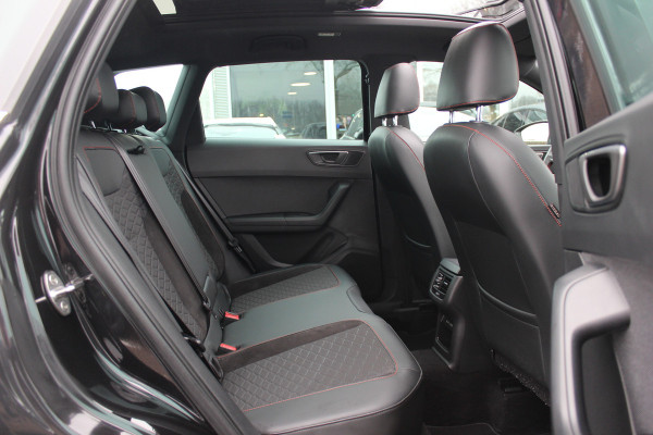 Seat Ateca 1.5 TSI Xperience Business Intense / Trekhaak / Panoramadak / Camera / Virtual Cockpit / CarPlay / 18'' / Keyless / Rijstrooksensor / Navigatie / LED / DAB / Stuur+Stoelverwarming / ACC