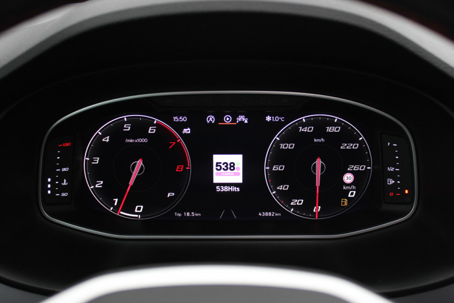 Seat Ateca 1.5 TSI Xperience Business Intense / Trekhaak / Panoramadak / Camera / Virtual Cockpit / CarPlay / 18'' / Keyless / Rijstrooksensor / Navigatie / LED / DAB / Stuur+Stoelverwarming / ACC