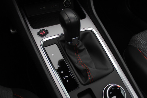 Seat Ateca 1.5 TSI Xperience Business Intense / Trekhaak / Panoramadak / Camera / Virtual Cockpit / CarPlay / 18'' / Keyless / Rijstrooksensor / Navigatie / LED / DAB / Stuur+Stoelverwarming / ACC