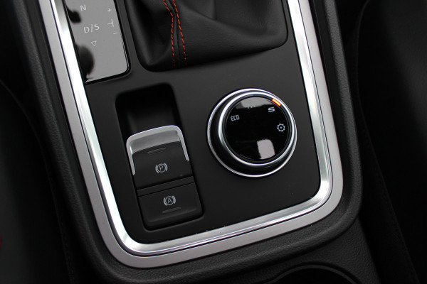 Seat Ateca 1.5 TSI Xperience Business Intense / Trekhaak / Panoramadak / Camera / Virtual Cockpit / CarPlay / 18'' / Keyless / Rijstrooksensor / Navigatie / LED / DAB / Stuur+Stoelverwarming / ACC