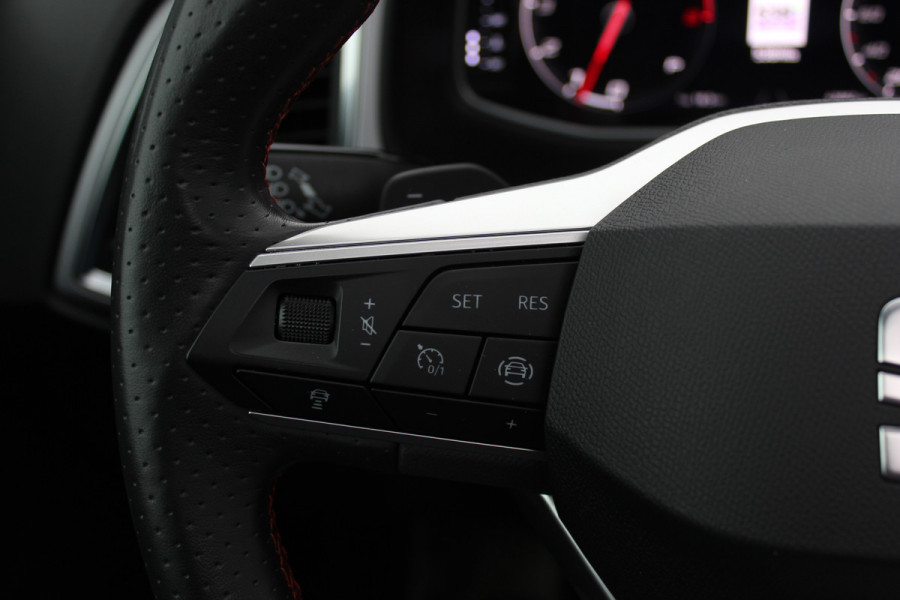 Seat Ateca 1.5 TSI Xperience Business Intense / Trekhaak / Panoramadak / Camera / Virtual Cockpit / CarPlay / 18'' / Keyless / Rijstrooksensor / Navigatie / LED / DAB / Stuur+Stoelverwarming / ACC