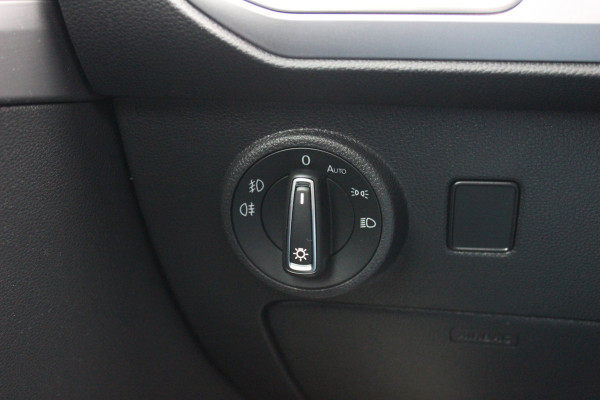 Seat Ateca 1.5 TSI Xperience Business Intense / Trekhaak / Panoramadak / Camera / Virtual Cockpit / CarPlay / 18'' / Keyless / Rijstrooksensor / Navigatie / LED / DAB / Stuur+Stoelverwarming / ACC