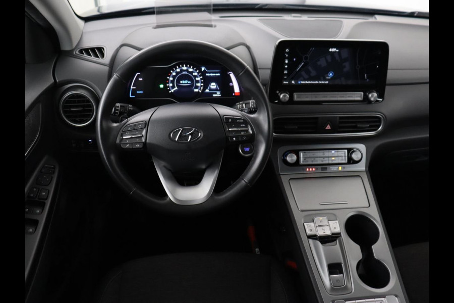 Hyundai Kona EV Fashion 64 kWh | 3-Fase | SOH 100% | Head-Up | Adaptive cruise | Carplay | Warmtepomp | Camera | Krell Audio | Navigatie | Parkeerhulp