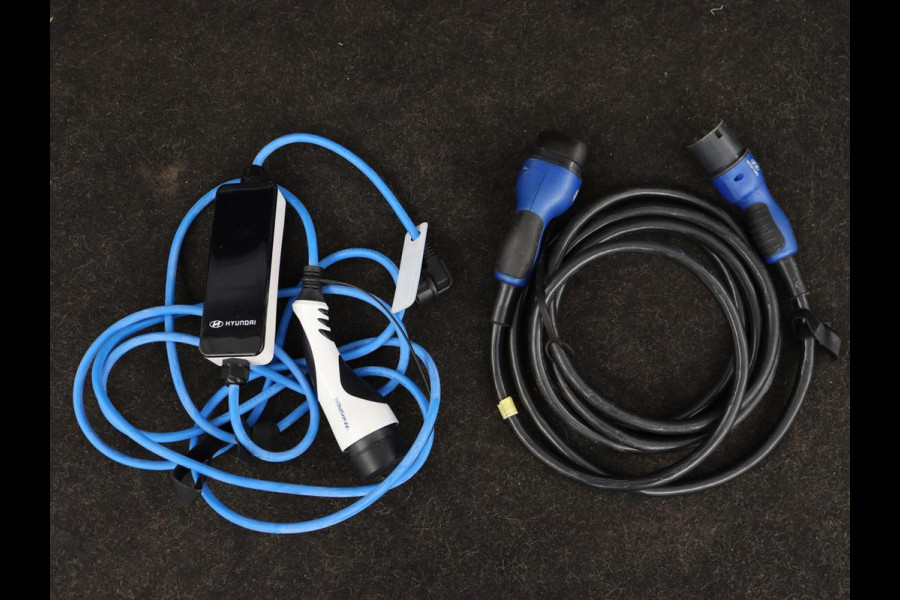 Hyundai Kona EV Fashion 64 kWh | 3-Fase | SOH 100% | Head-Up | Adaptive cruise | Carplay | Warmtepomp | Camera | Krell Audio | Navigatie | Parkeerhulp