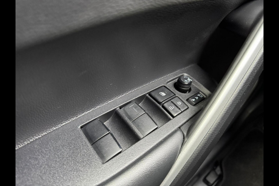 Toyota Corolla Cross 1.8 Hybrid Style | December 2024, Elektrische achterklep, 18 inch, Dodehoekherkenning, Parkeersensoren, Stuurverwarming