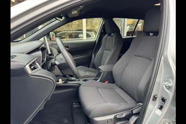 Toyota Corolla Cross 1.8 Hybrid Style | December 2024, Elektrische achterklep, 18 inch, Dodehoekherkenning, Parkeersensoren, Stuurverwarming