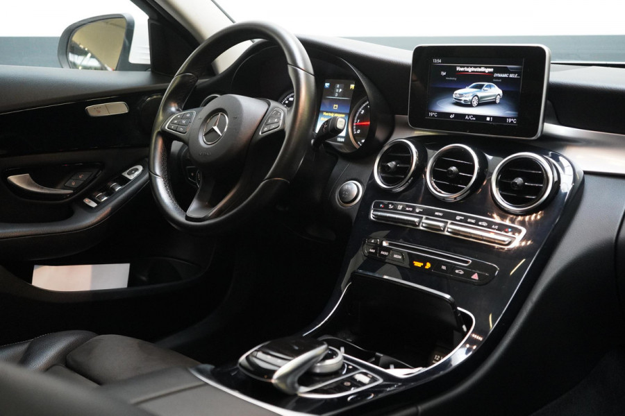 Mercedes-Benz C-Klasse 250 Premium Plus | Panoramadak | Navigatie | Stoelverwarming | Parkeersensoren