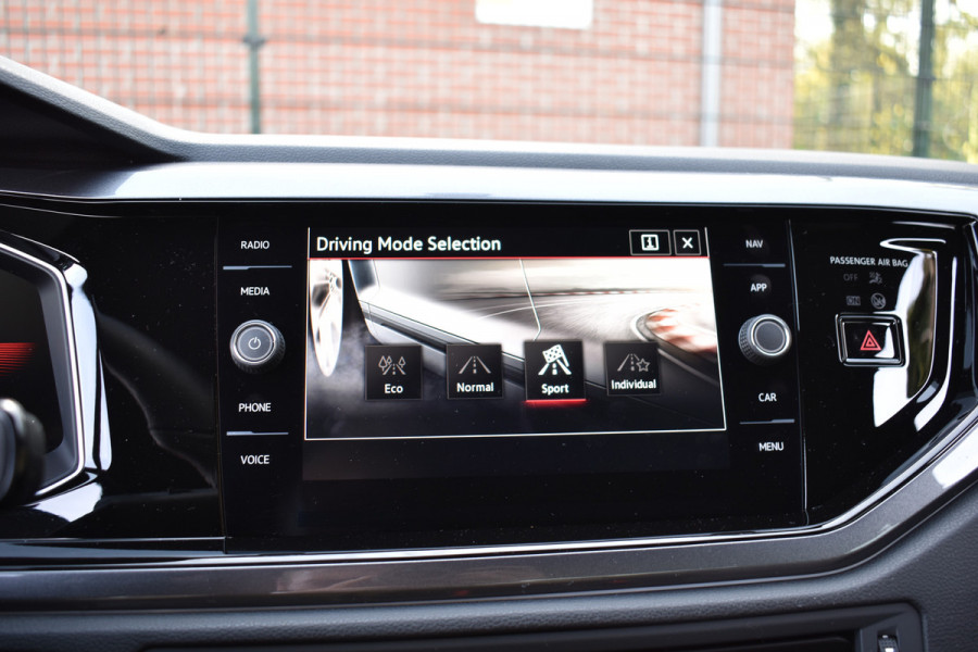 Volkswagen Polo 2.0 TSI GTI TSI 210PK DSG GTI-SPORT IQ-LIGHT/PDC/CARPLAY FABRIEKS GARANTIE