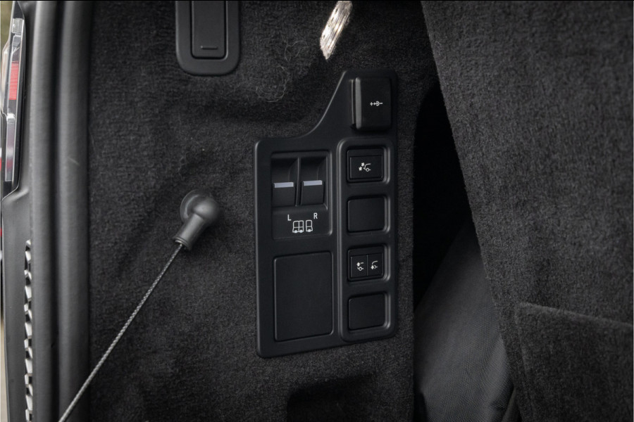 Land Rover Discovery 3.0 D300 Dynamic SE 7p. Black Pack - 21''