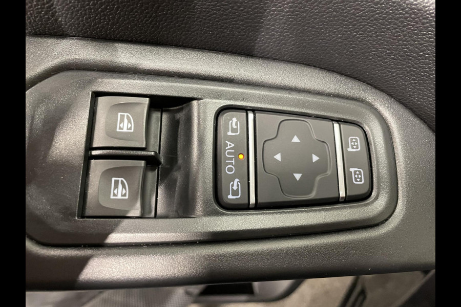 Renault Trafic 2.0 DCi 150pk T30 L2H1 Advance Navigatie Airco Lichtmetalen velgen Betimmering Trekhaak Camera Parkeer sensoren Dab