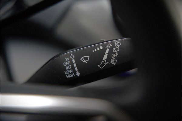 Volkswagen ID.4 First 77 kWh | Stoelverwarming | Stuurverwarming | Trekhaak | Warmtepomp | Adaptive Cruise Control | Navigatie | Apple Carplay | Keyless | Camera | Parkersensoren |