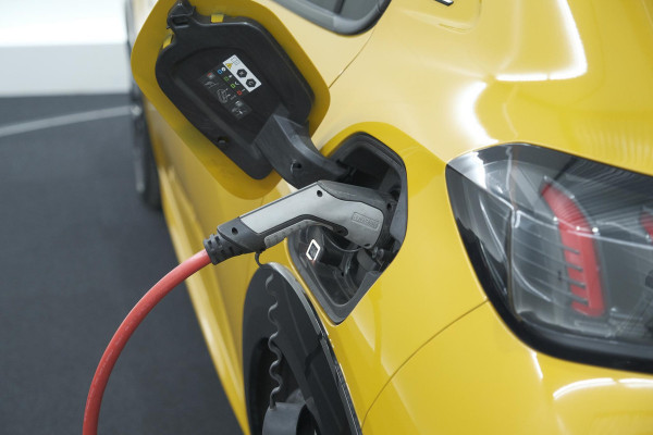 Peugeot e-208 EV GT Pack 50 kWh | Adaptieve Cruise Control | Camera | Alcantara Bekleding | Dodehoekdetectie