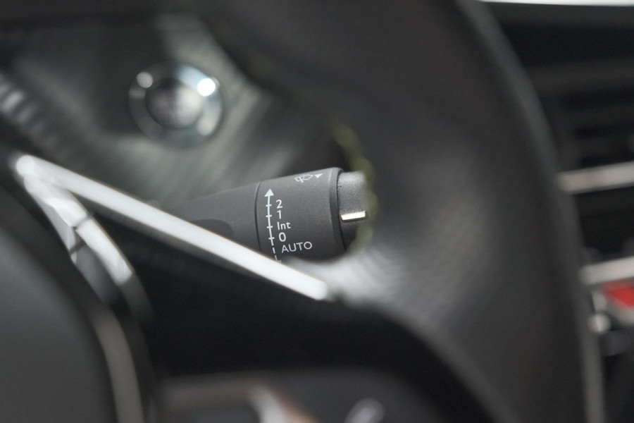 Peugeot e-208 EV GT Pack 50 kWh | Adaptieve Cruise Control | Camera | Alcantara Bekleding | Dodehoekdetectie