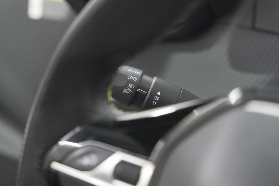 Peugeot e-208 EV GT Pack 50 kWh | Adaptieve Cruise Control | Camera | Alcantara Bekleding | Dodehoekdetectie