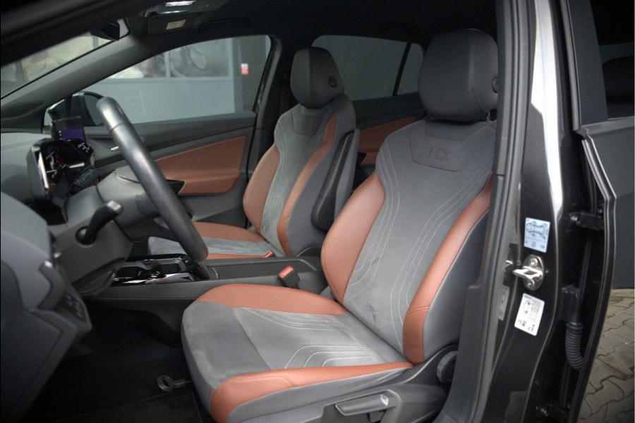 Volkswagen ID.4 First 77 kWh | Stoelverwarming | Stuurverwarming | Trekhaak | Warmtepomp | Adaptive Cruise Control | Navigatie | Apple Carplay | Keyless | Camera | Parkersensoren |