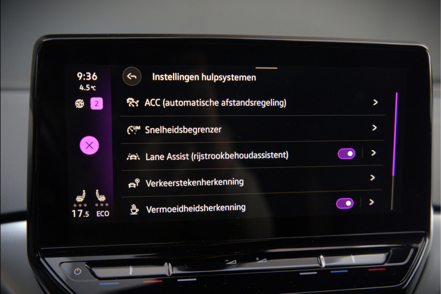 Volkswagen ID.4 First 77 kWh | Stoelverwarming | Stuurverwarming | Trekhaak | Warmtepomp | Adaptive Cruise Control | Navigatie | Apple Carplay | Keyless | Camera | Parkersensoren |