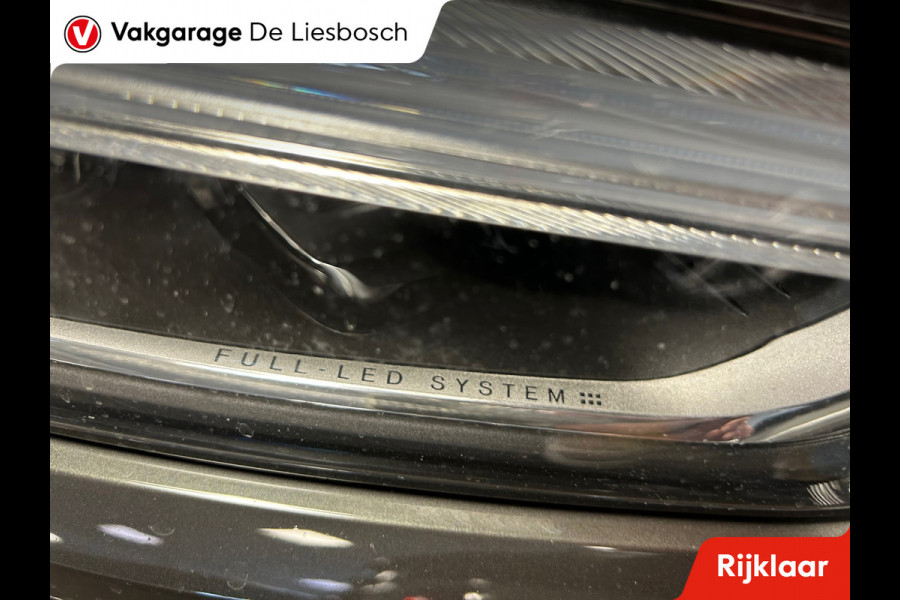 Volvo XC60 2.0 T8 Twin Engine AWD Momentum Pro Inscription /Panorama-dak / pilot assist / trekhaak / leder / Apple carplay