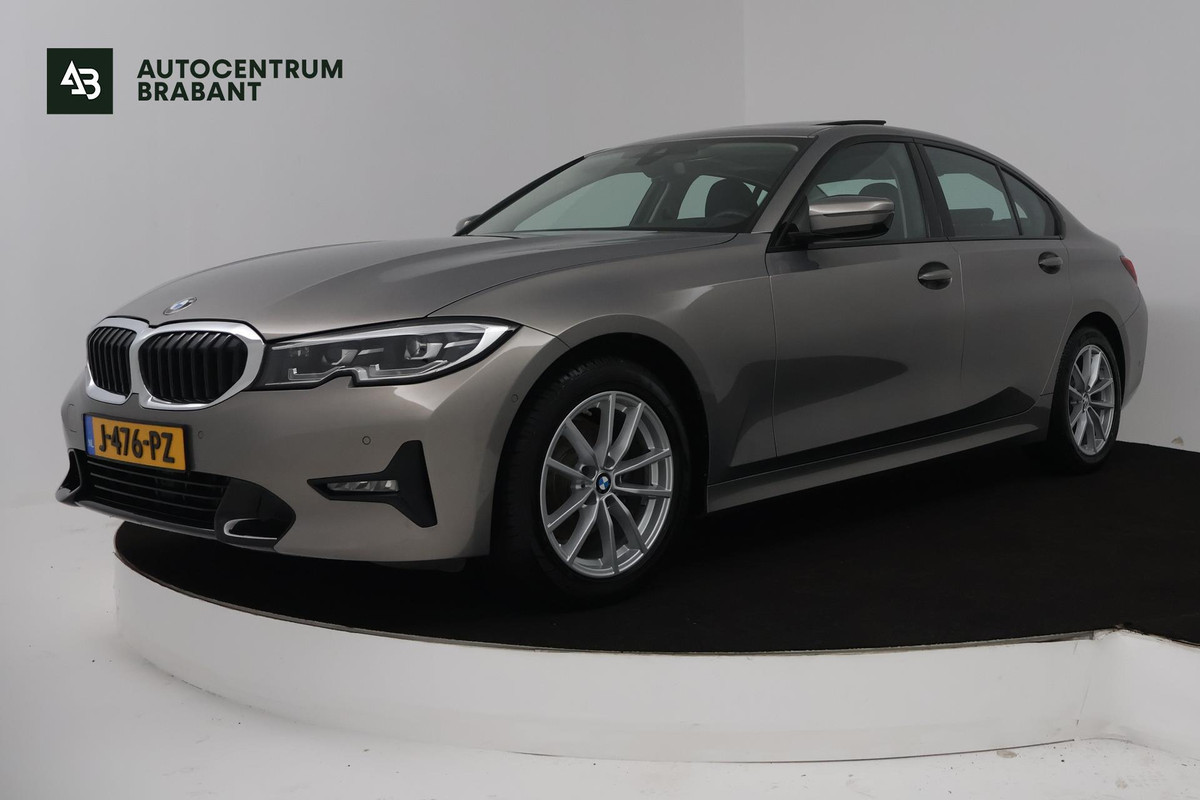 BMW 3-serie 320i High Executive Edition Automaat (PANORAMADAK, CAMERA, STOELVERWARMING, SPORTSTOELEN, DEALER ONDERHOUDEN, LEDER)