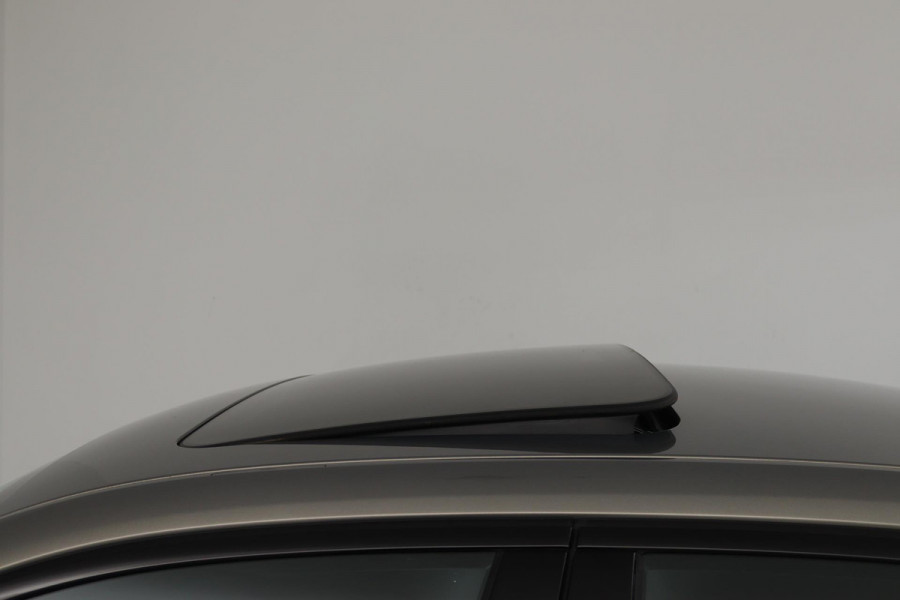 BMW 3-serie 320i High Executive Edition Automaat (PANORAMADAK, CAMERA, STOELVERWARMING, SPORTSTOELEN, DEALER ONDERHOUDEN, LEDER)