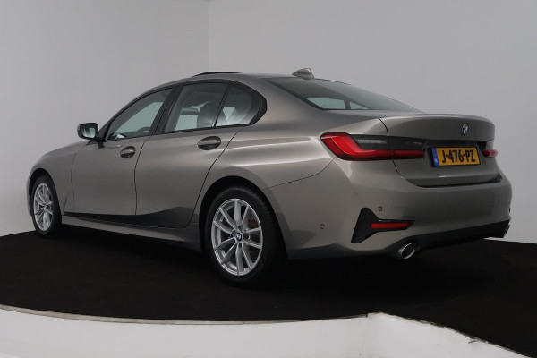 BMW 3-serie 320i High Executive Edition Automaat (PANORAMADAK, CAMERA, STOELVERWARMING, SPORTSTOELEN, DEALER ONDERHOUDEN, LEDER)