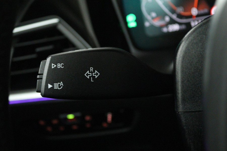 BMW 3-serie 320i High Executive Edition Automaat (PANORAMADAK, CAMERA, STOELVERWARMING, SPORTSTOELEN, DEALER ONDERHOUDEN, LEDER)