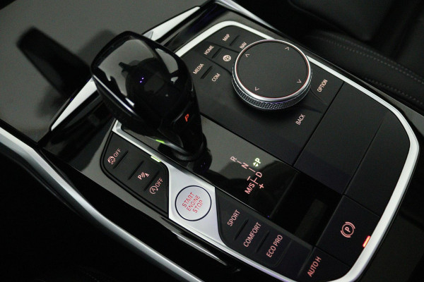 BMW 3-serie 320i High Executive Edition Automaat (PANORAMADAK, CAMERA, STOELVERWARMING, SPORTSTOELEN, DEALER ONDERHOUDEN, LEDER)