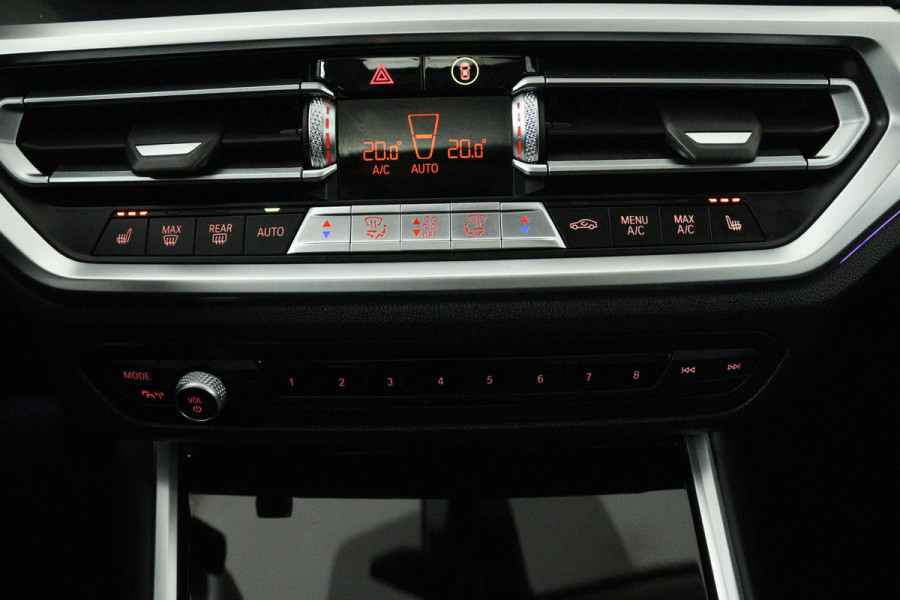BMW 3-serie 320i High Executive Edition Automaat (PANORAMADAK, CAMERA, STOELVERWARMING, SPORTSTOELEN, DEALER ONDERHOUDEN, LEDER)